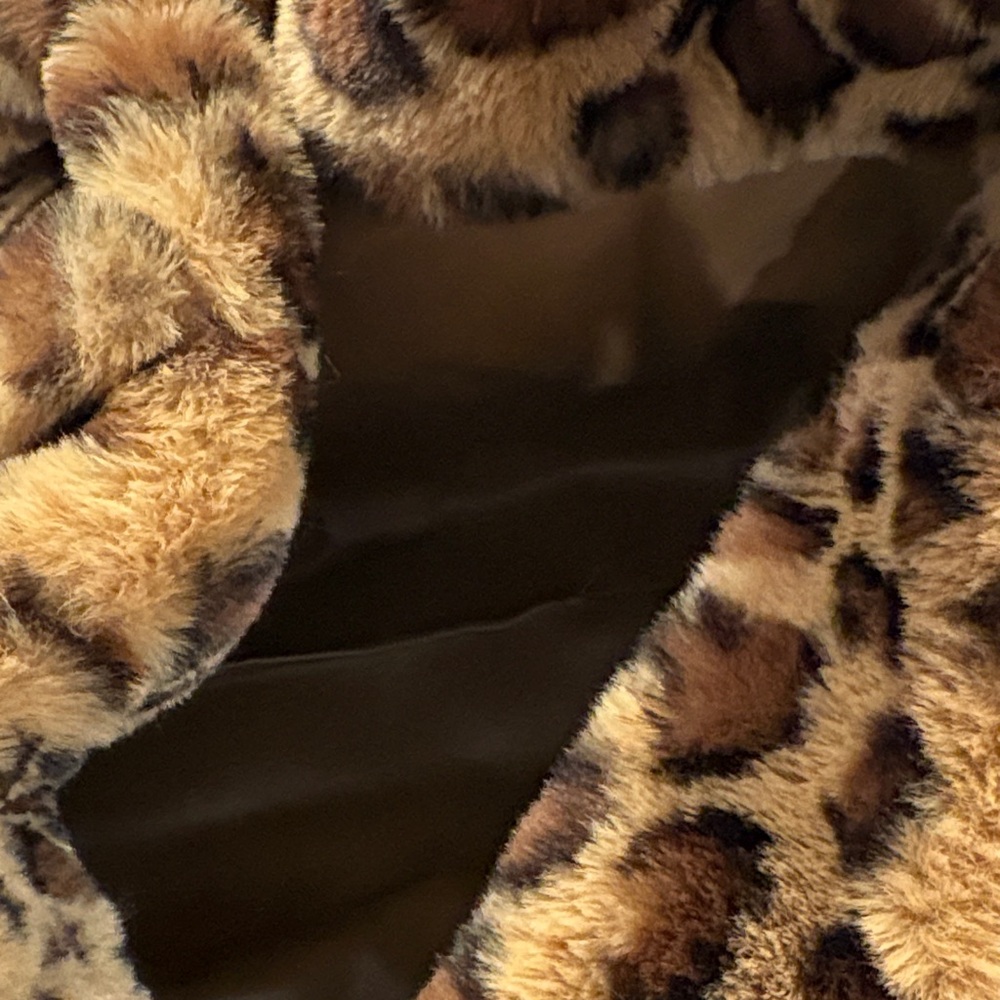 Leopard Print Faux Fur Tote Bag - Picture 6 of 7